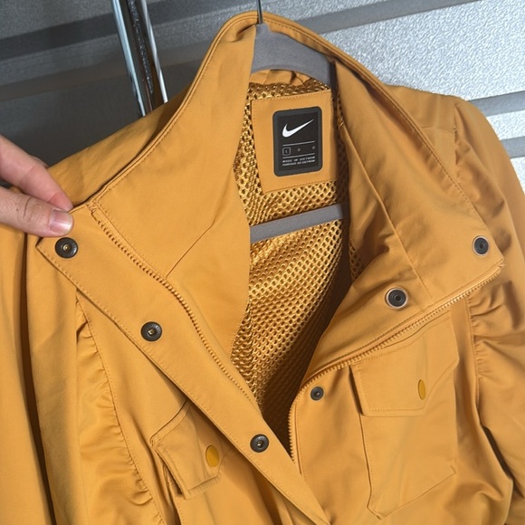 Nike Women's Sportswear Tech Buck Tan/Black Pack Jacket (DA2326-204), Size L - Picture 6 of 6